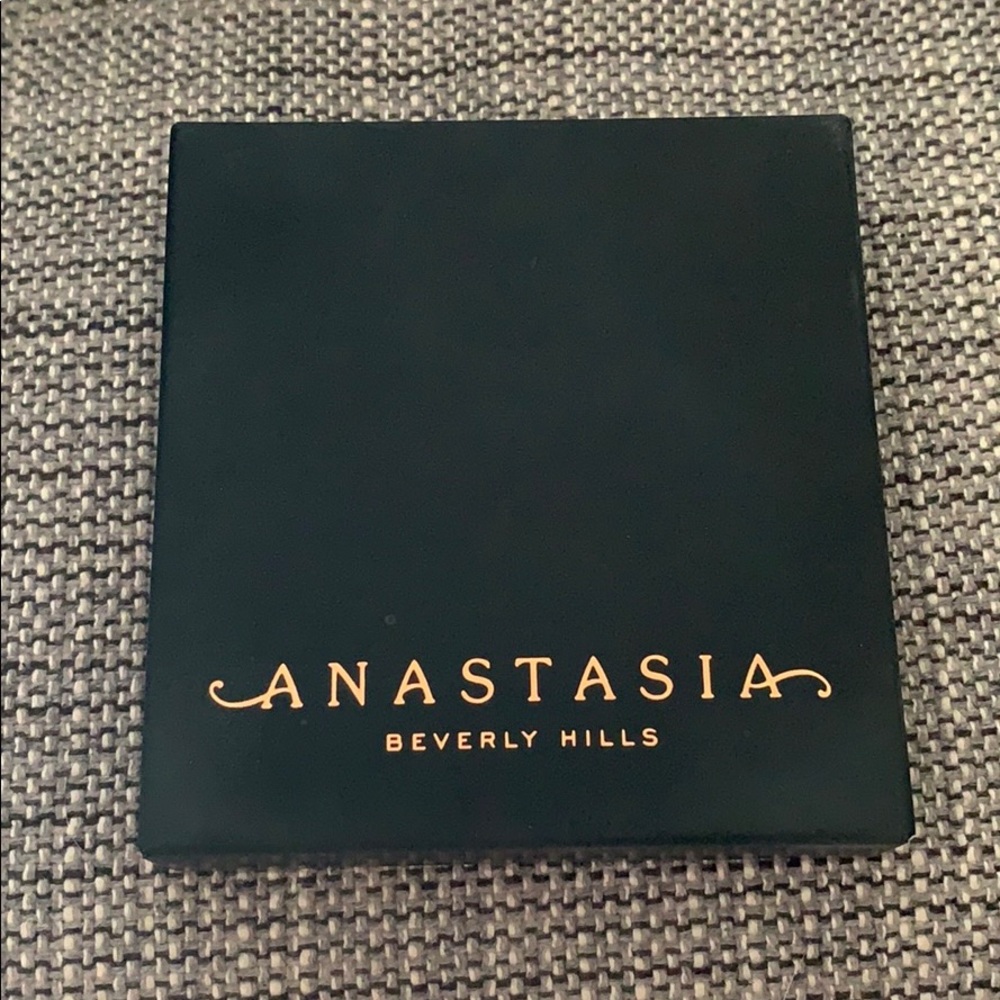 Anastasia empty eyeshadow palette